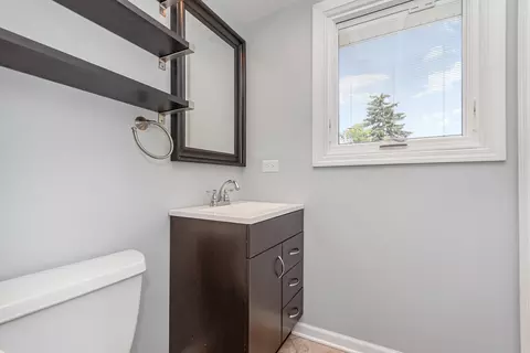 Bath - 1320 Jefferson Rd, Hoffman Estates, IL 60169 photo 1 of 2