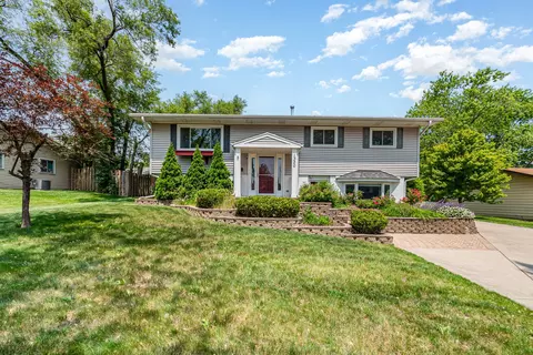 Exterior - 1320 Jefferson Rd, Hoffman Estates, IL 60169 photo 2 of 7
