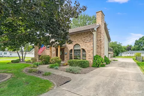 341 Lisbon St, Sandwich, IL 60548