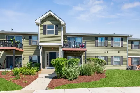 1505 Raymond Dr #103, Naperville, IL 60563