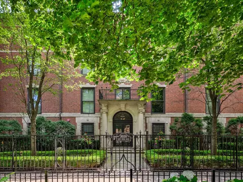 3030 N Lake Shore Dr #PH401, Chicago, IL 60657