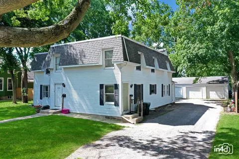 525 Mckee St, Batavia, IL 60510