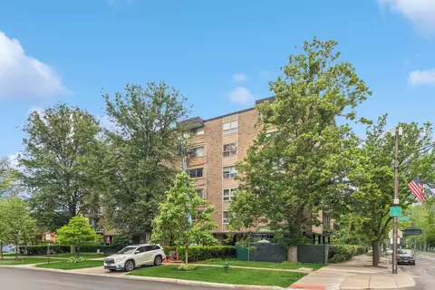 424 Park Ave #604, River Forest, IL 60305