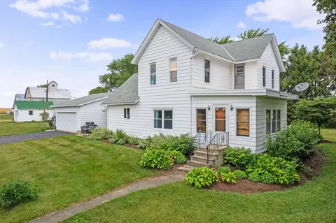 11203 Hinckley Rd, Hinckley, IL 60520