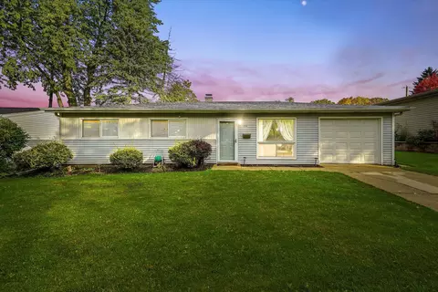 406 Cahill Rd, Streamwood, IL 60107