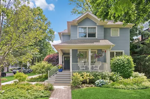 1701 Elmwood Ave, Wilmette, IL 60091