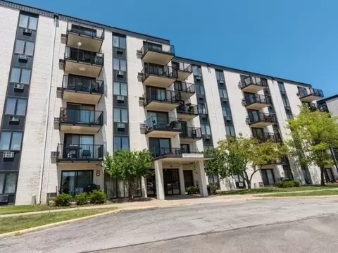9098 Terrace Dr #3E, Niles, IL 60714
