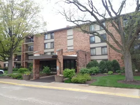 301 Lake Hinsdale Dr #209, Willowbrook, IL 60527
