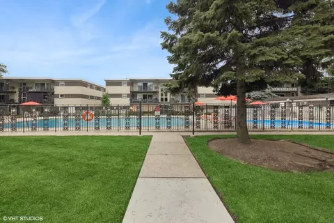 935 8th Ave #1, La Grange, IL 60525