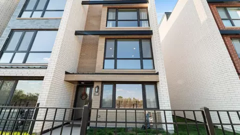 3124 S Benson St #6, Chicago, IL 60608