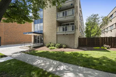 429 Wesley Ave #301, Oak Park, IL 60302