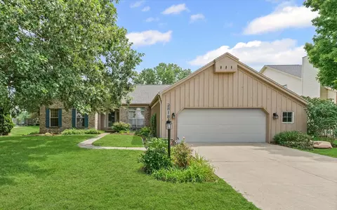 2818 Cherry Hills Dr, Champaign, IL 61822