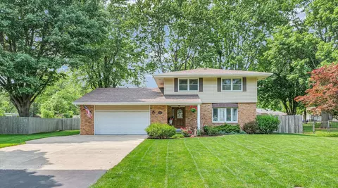 20 Park Dr, Villa Grove, IL 61956