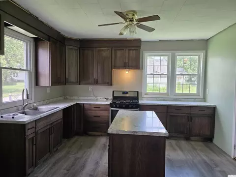 Kitchen - 112 N Walnut, Versailles, IL 62378 photo 3 of 3