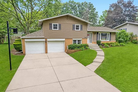 6818 Valley View Dr, Downers Grove, IL 60516