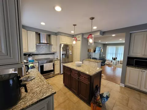 Kitchen - 310 Partridge Ln, Wheeling, IL 60090 photo 5 of 6