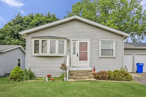 626 Dean Dr, South Elgin, IL 60177