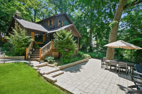 3720 E Lake Shore Dr, Wonder Lake, IL 60097