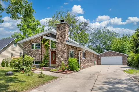 1649 Larry Ln, Glendale Heights, IL 60139