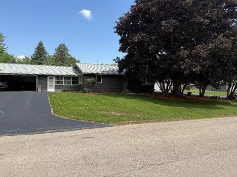 404 E Soper St, Winnebago, IL 61088