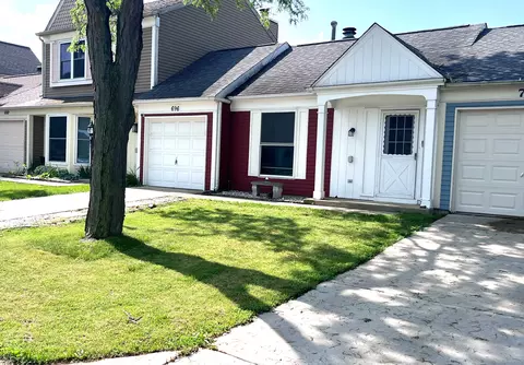 696 Grant Cir, Hanover Park, IL 60133