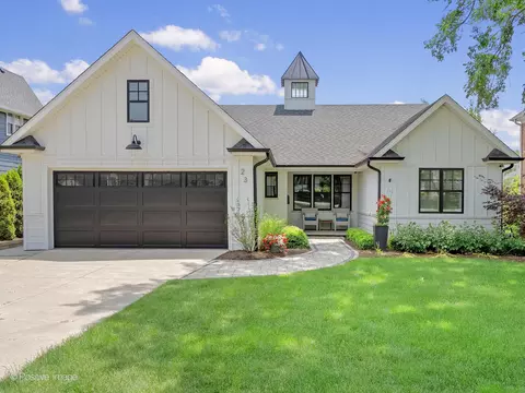 23 Chestnut Ave, Clarendon Hills, IL 60514