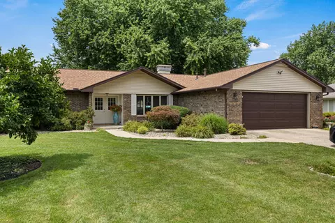 13 Golfview Dr, Savoy, IL 61874