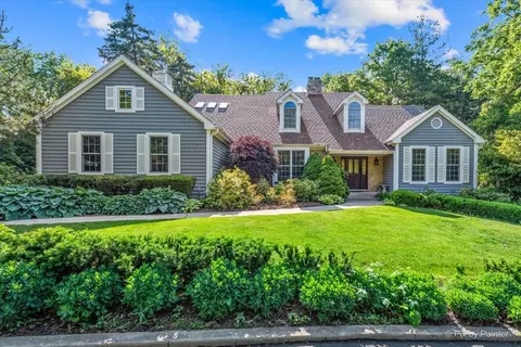 3 N802 Bittersweet Rd, Saint Charles, IL 60175