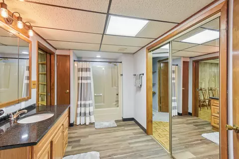 Bath - 3560 Primrose Ln, Morris, IL 60450 photo 4 of 6
