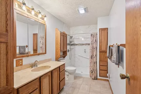 Bath - 3560 Primrose Ln, Morris, IL 60450 photo 1 of 6