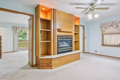 Living - 3560 Primrose Ln, Morris, IL 60450 photo 4 of 4