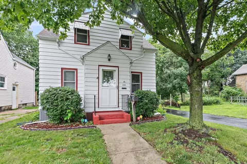 218 Mason Ct, Sycamore, IL 60178