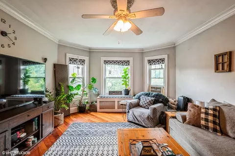 Living - 832 Washington St #2E, Evanston, IL 60202 photo 1 of 2
