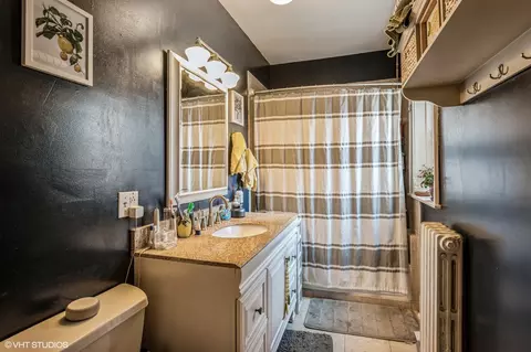 Bath - 832 Washington St #2E, Evanston, IL 60202 photo 1 of 1