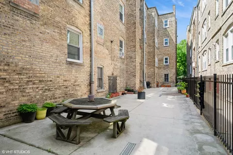 Exterior - 832 Washington St #2E, Evanston, IL 60202 photo 1 of 2