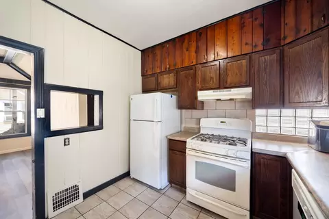 Kitchen - 605 Keep Ave, Elgin, IL 60120 photo 3 of 3