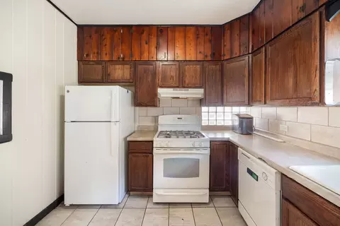 Kitchen - 605 Keep Ave, Elgin, IL 60120 photo 2 of 3