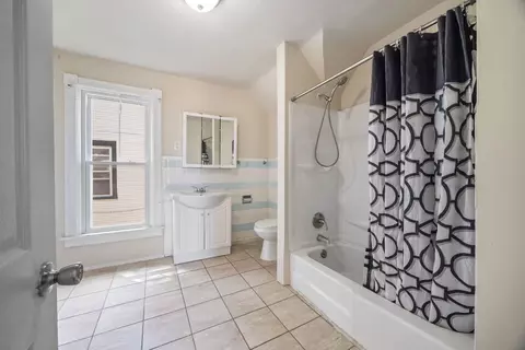 Bath - 605 Keep Ave, Elgin, IL 60120 photo 2 of 3