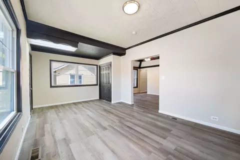 Living - 605 Keep Ave, Elgin, IL 60120 photo 2 of 5
