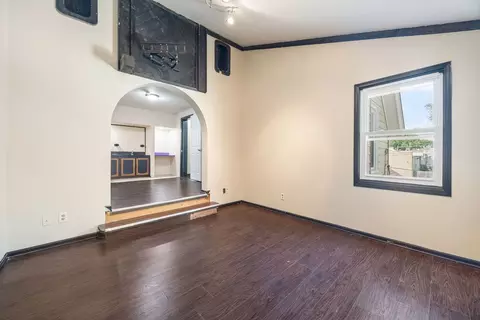 Living - 605 Keep Ave, Elgin, IL 60120 photo 4 of 5