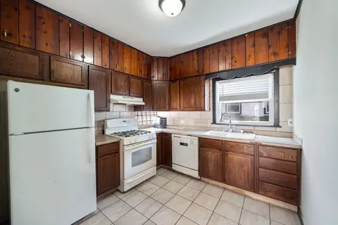 Kitchen - 605 Keep Ave, Elgin, IL 60120 photo 1 of 3