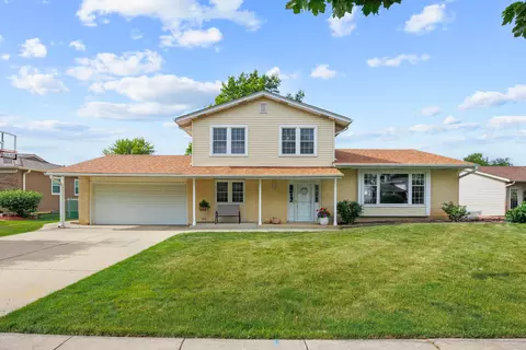 1558 Oregon Trl, Elk Grove Village, IL 60007