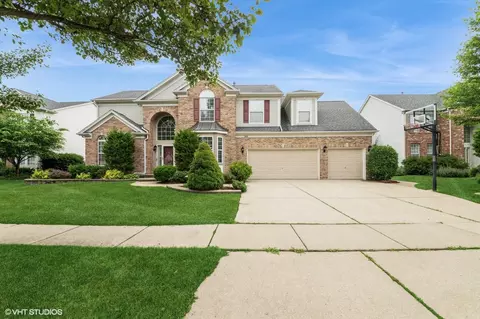 144 Rosewood Dr, Streamwood, IL 60107