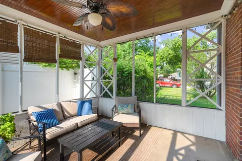 Exterior - 1155 E Walnut Ave, Des Plaines, IL 60016 photo 2 of 12