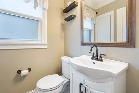 Bath - 1155 E Walnut Ave, Des Plaines, IL 60016 photo 1 of 2