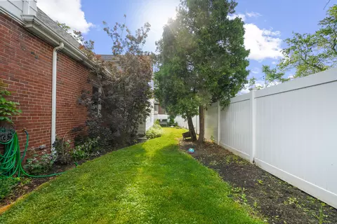 Exterior - 1155 E Walnut Ave, Des Plaines, IL 60016 photo 10 of 12
