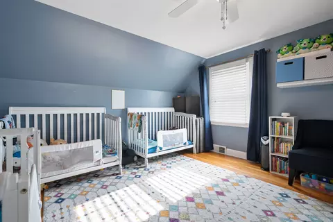 Bedroom - 1155 E Walnut Ave, Des Plaines, IL 60016 photo 2 of 3