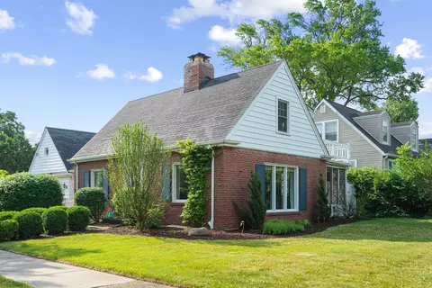 Exterior - 1155 E Walnut Ave, Des Plaines, IL 60016 photo 4 of 12