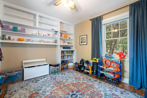 Bedroom - 1155 E Walnut Ave, Des Plaines, IL 60016 photo 1 of 3