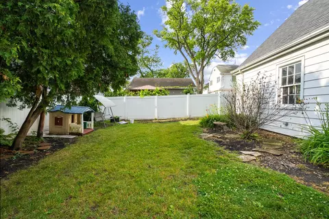 Exterior - 1155 E Walnut Ave, Des Plaines, IL 60016 photo 11 of 12